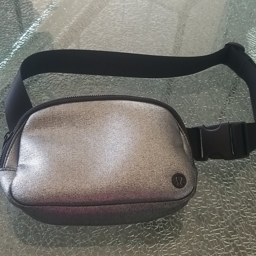 LuLuLemon fanny pack